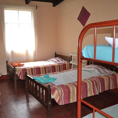 Hostal Morenos Антигуа-Гватемала Экстерьер фото