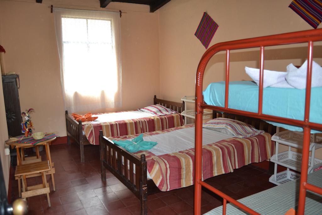 Hostal Morenos Антигуа-Гватемала Экстерьер фото