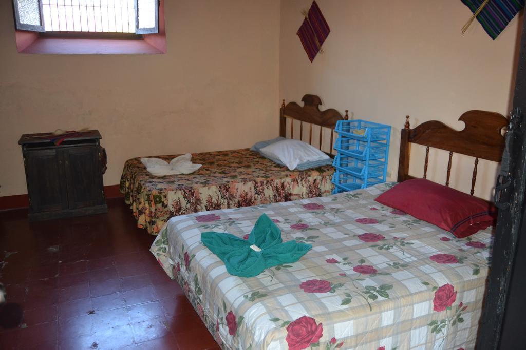 Hostal Morenos Антигуа-Гватемала Экстерьер фото